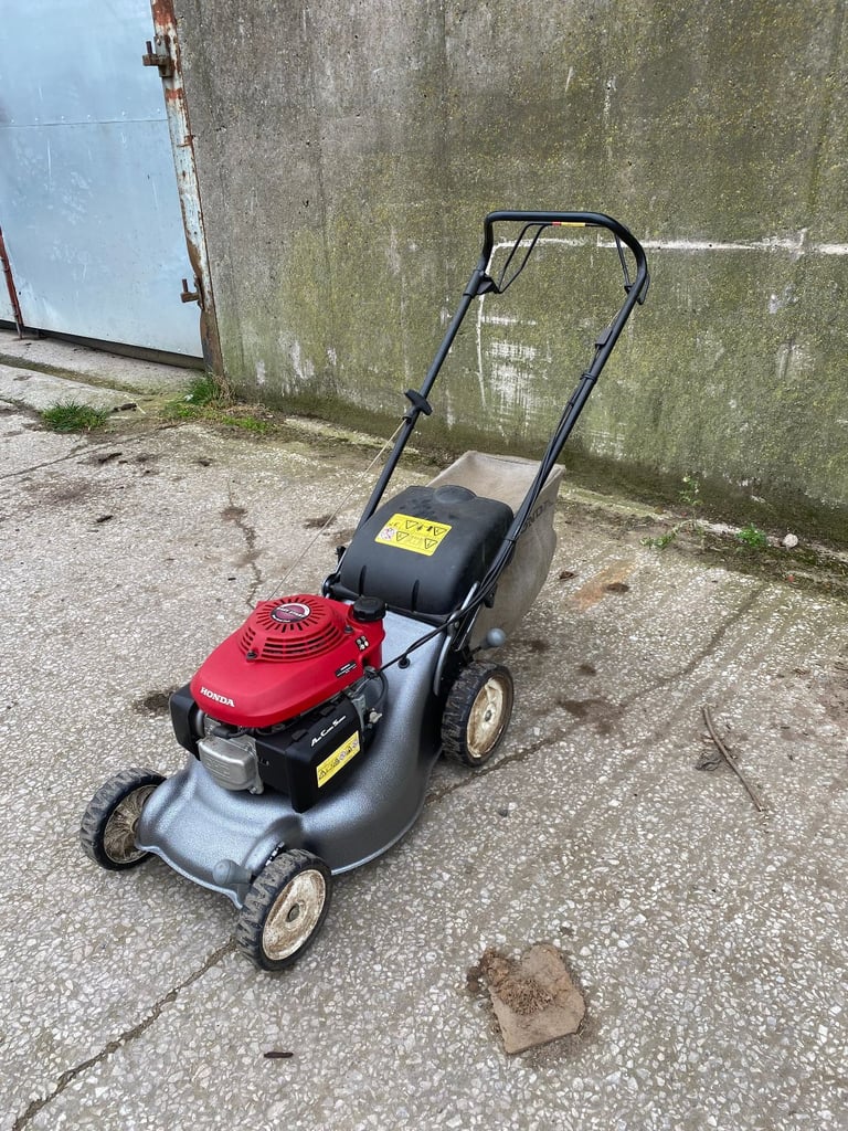 HONDA  IZY 16 INCH SELF PROPELLED LAWNMOWER FPR SALE.