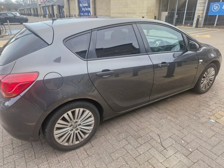 Vauxhall, ASTRA, Hatchback, 2011, Manual, 1598 (cc), 5 doors