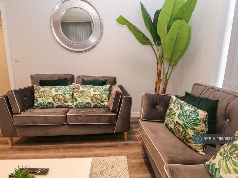 2 bedroom flat in Tudor Place, Waterloo, Liverpool, L22 (2 bed) (#2659637)