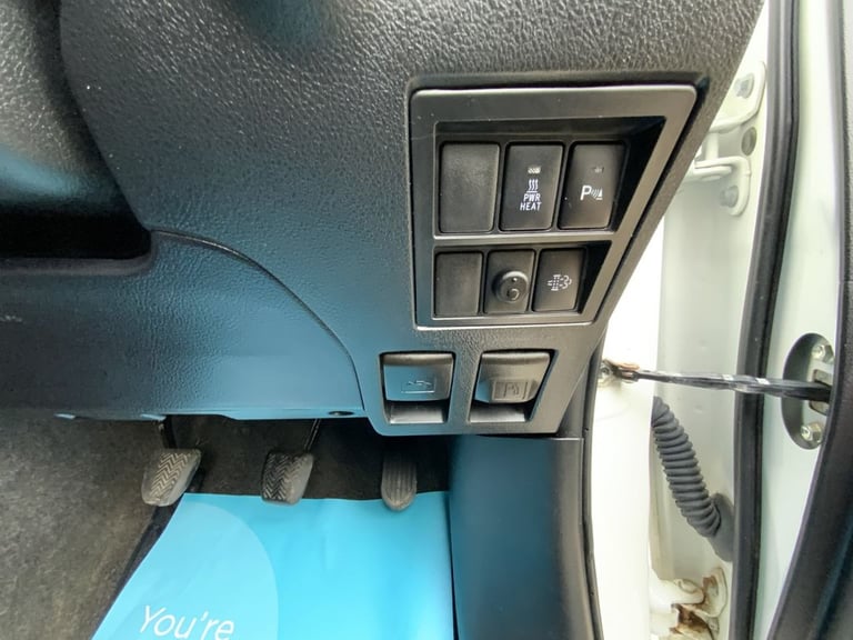 2021 Toyota Hilux 2.4 D-4D Invincible Pickup Double Cab 4dr Diesel Manual 4WD Euro 6 (s/s) (1 PIC...