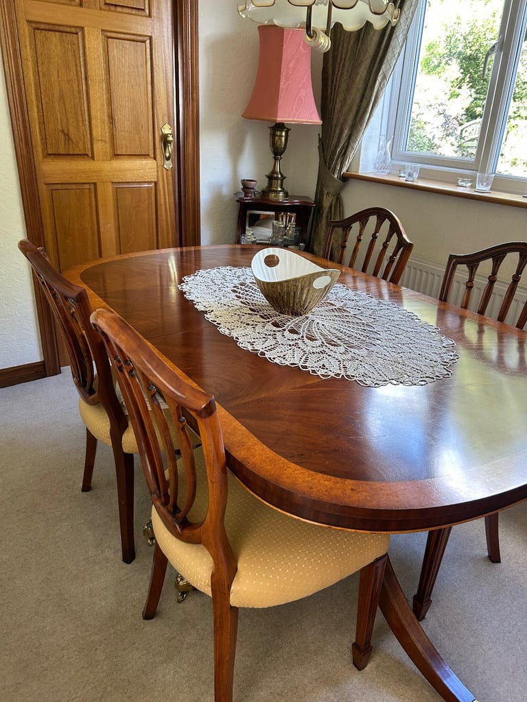 Dining table a chairs -  mahogany 