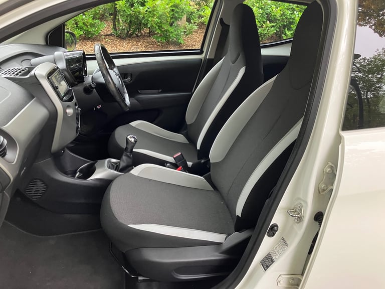 2017 TOYOTA AYGO 1.0 VVTi X-Play 5dr **CARPLAY - TOP SPEC - FULL MOT - ONLY 26,000 MILES**