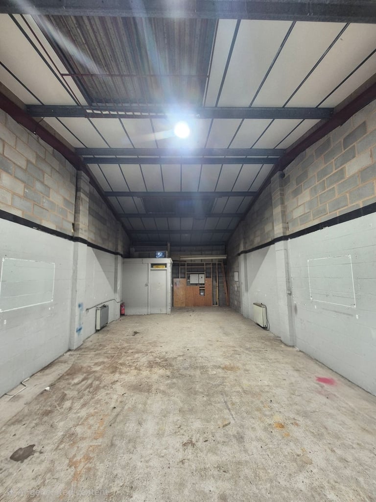 🏭 Affordable Industrial Unit – Droitwich Spa (Near M5 J5)