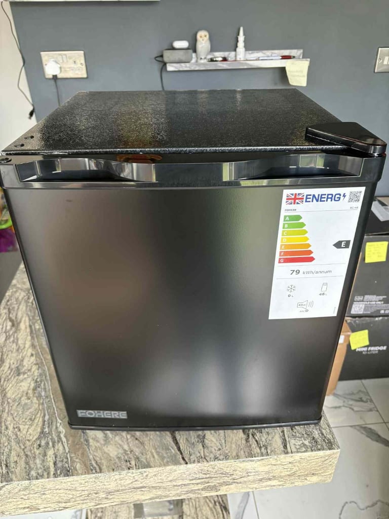 image for Fohere mini fridge