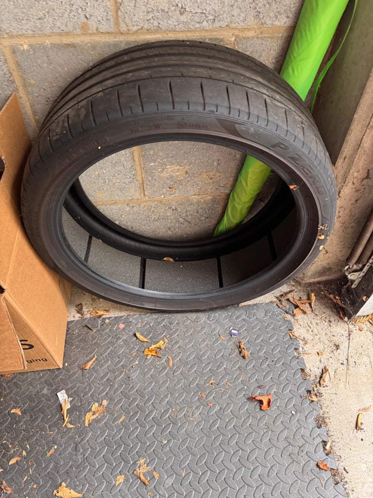 Pirelli tyre 255/35/r21 98y