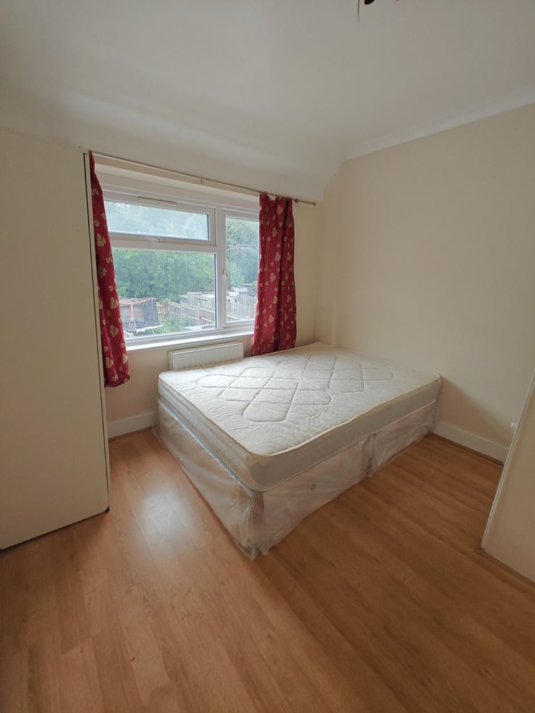 BEAUTIFUL 3 BEDROOM HOSUE TO RENT IN FELTHAM