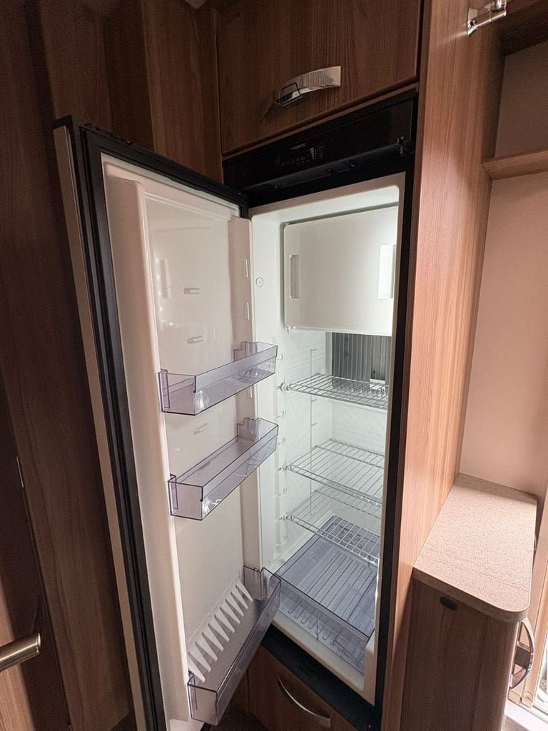 Swift Challenger 850 X L-Shaped Lounge, Recent Service, Motor Mover and Cycle Carrier