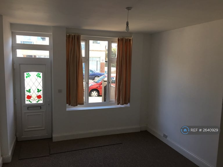 2 bedroom flat in Station Road, Portslade, BN41 (2 bed) (#2640929)