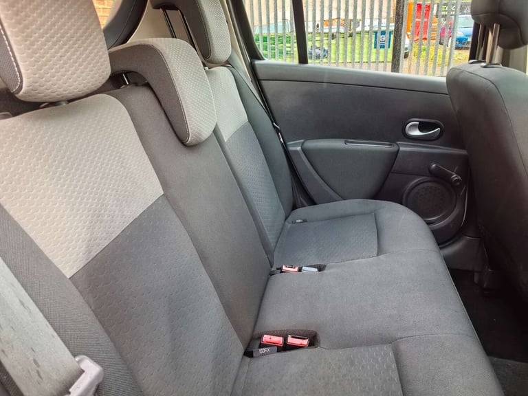 2009 Renault Clio 1.1 Clio Expression 16v 5dr Hatchback Petrol Manual