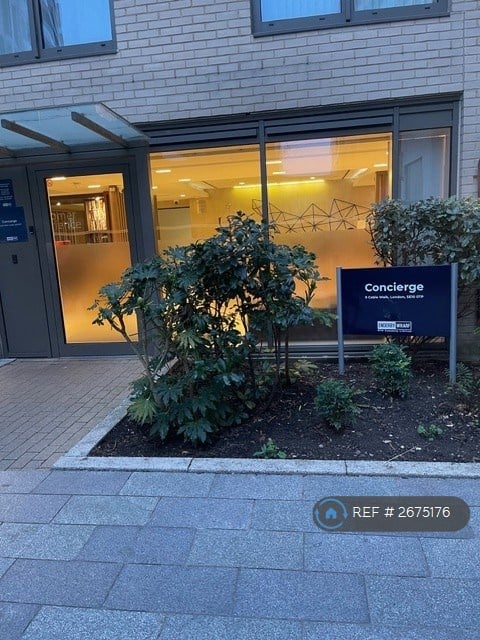 1 bedroom flat in Garda House, London, SE10 (1 bed) (#2675176)