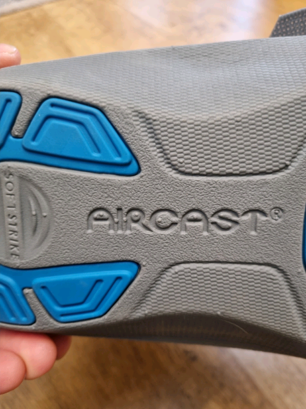 Aircast Airselect Short Boot.size med 8 / 9. Like new.