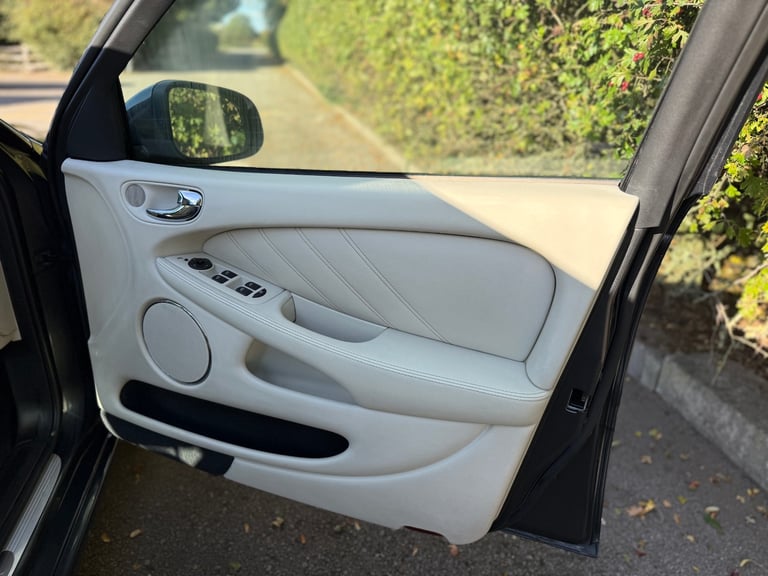 JAGUAR X-TYPE 2.2d SE 2009 4dr Auto Grey | Full Service History | MOT June 2026