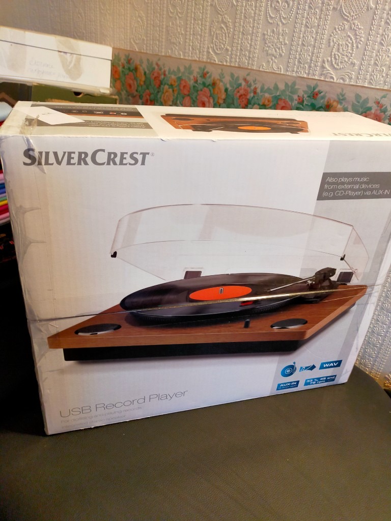 Silver Crest USB Record Player unboxed 25