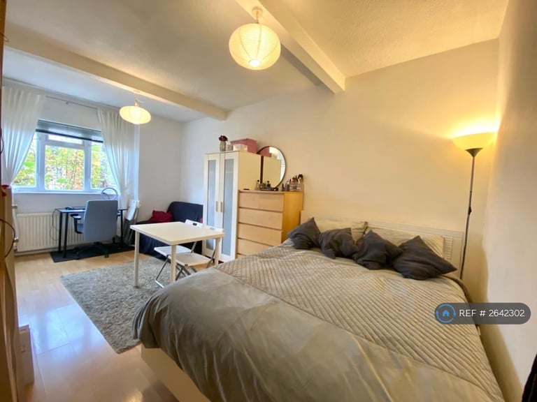 Studio flat in Delamere Road, London, SW20 (#2642302)