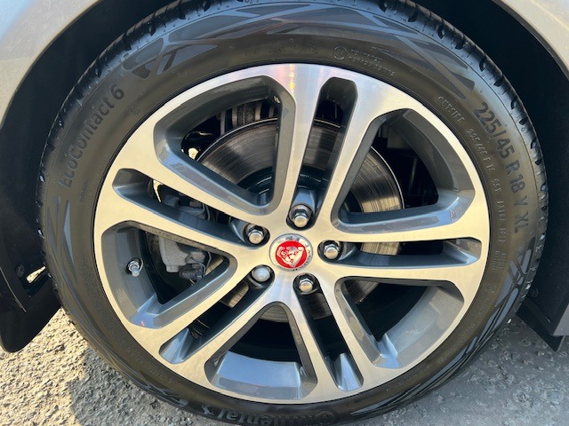 2019 Jaguar XE 2.0d R-Dynamic SE 4dr Auto SALOON Diesel Automatic