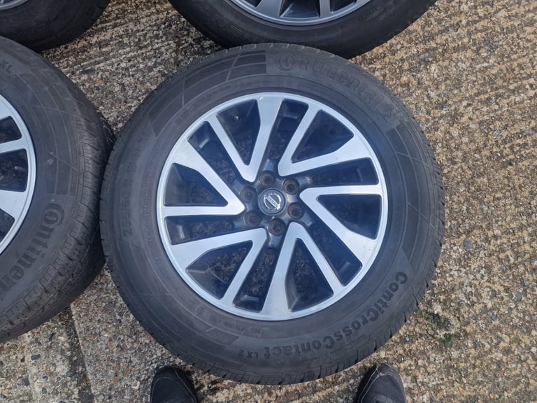 Set of 4 Nissan Navara MP300 alloy wheels & tyres