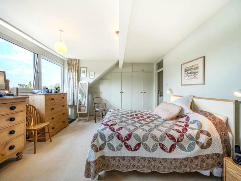 image for 🏡Bright and cozy room in Kennington available in a shared flat🏡