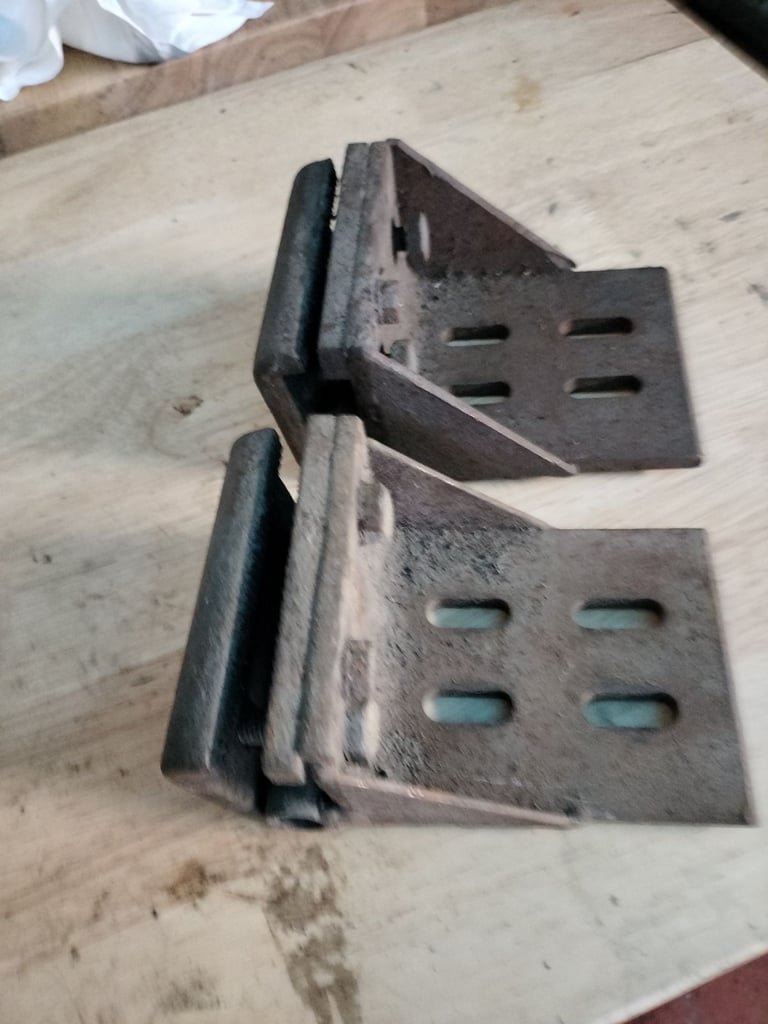Car body jig sill clamps 