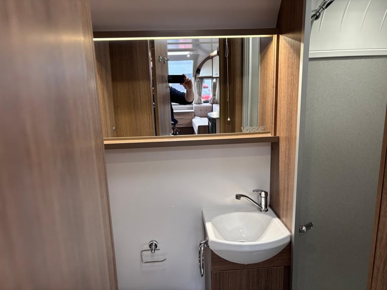 2019 Bailey Phoenix Vogue 642 SE Fixed Beds, End Washroom, 12 Months Warranty