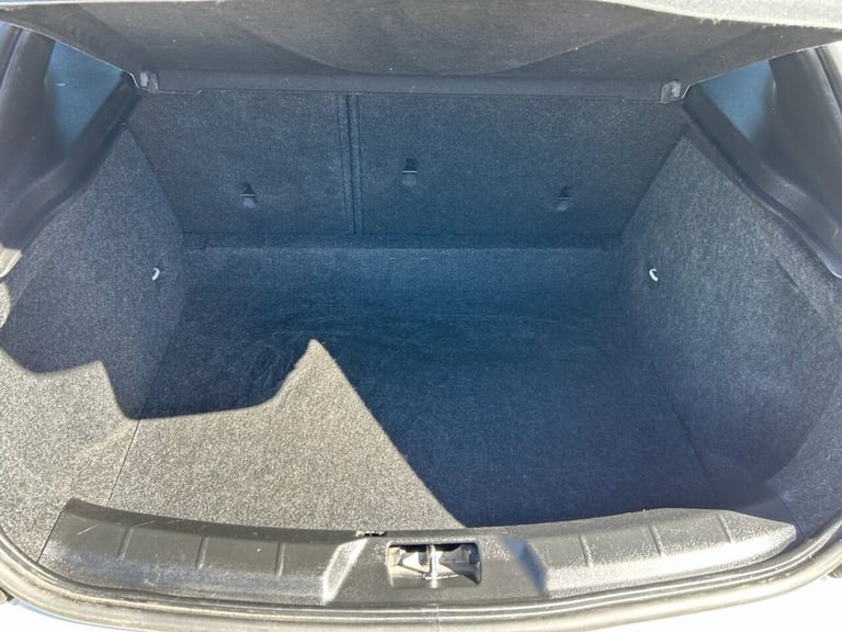 2015 Volvo V40 1.6 T2 R-Design Hatchback 5dr Petrol Manual Euro 5 (s/s) (120 ps) Hatchback Petrol...