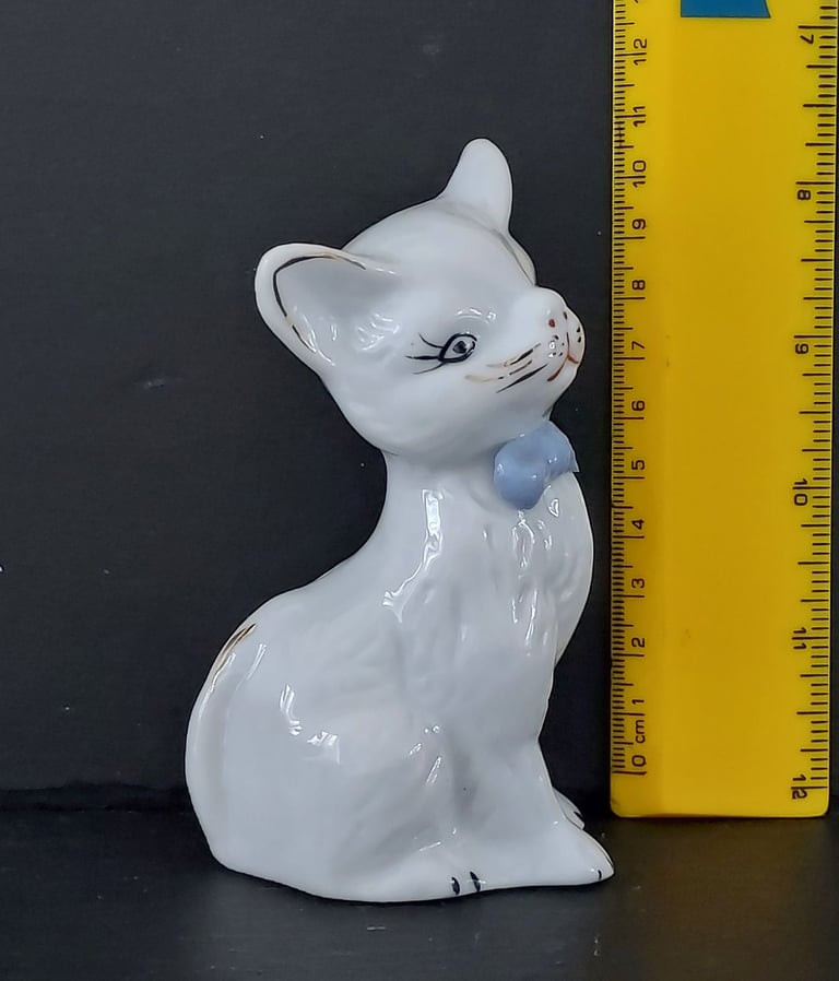 Ceramic Cat Ornament 11 cm Tall