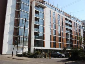 Secure parking near Deansgate Square (5734) M15 4QU