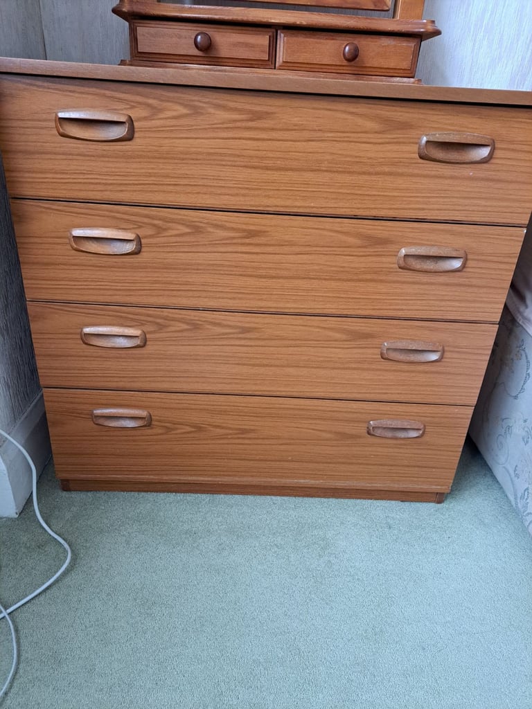 image for Schreiber chest of drawers 
