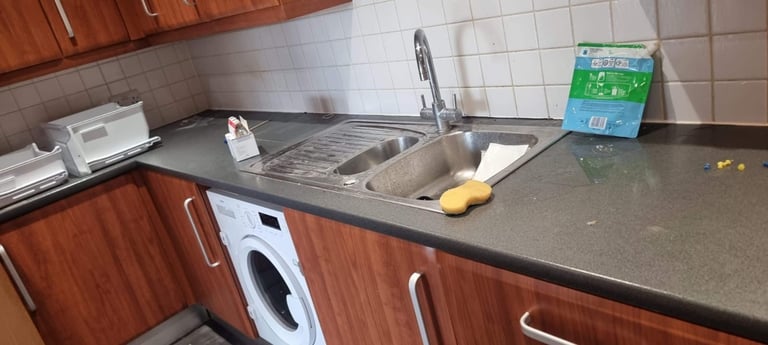 image for DEEP CLEANER, END OF TENANCY CLEANER, COMMERCIAL AND RESIDENTIAL CLEANER 