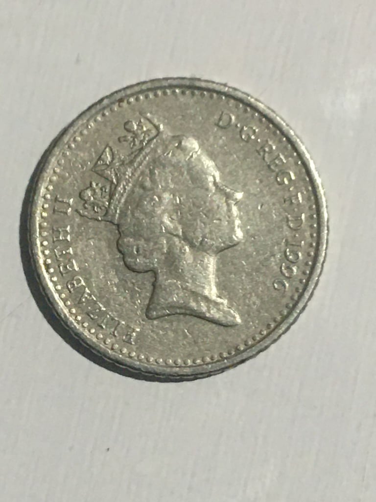 Extremely Rare Collectible 5p Coin 1990 Elizabeth II