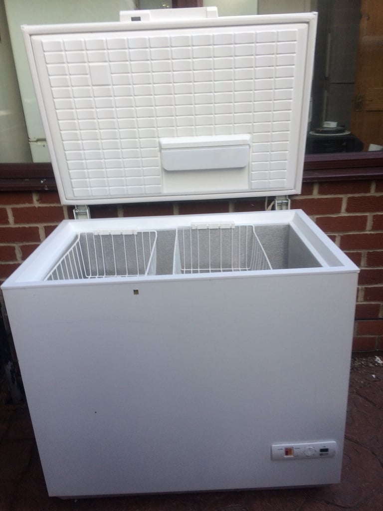image for FRIDGIDAIRE (220L) CHEST FREEZER IN GOOD WORKING CONDITION