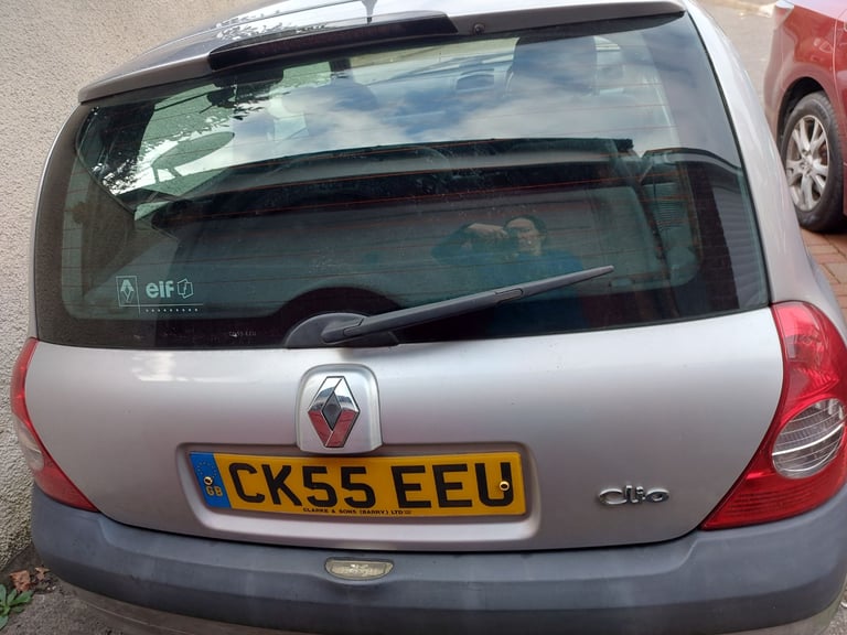 Renault Clio very low mileage - Image 2