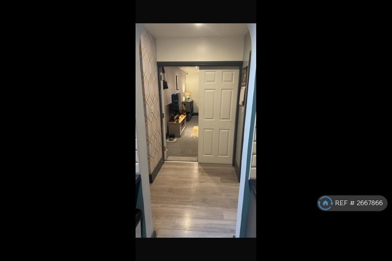 1 bedroom flat in Dimsdale Parade, Newcastle, ST5 (1 bed) (#2667866)