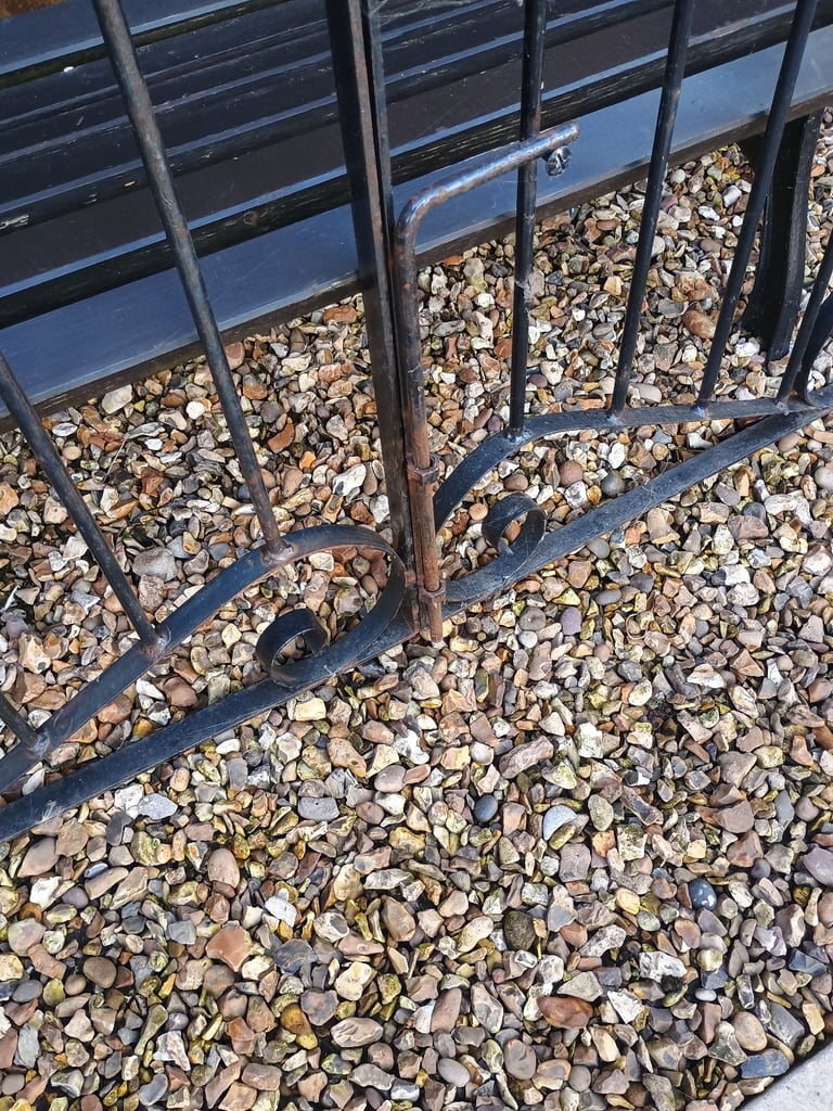 Driveway gates 
