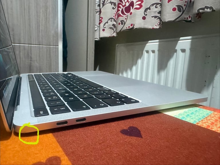 MacBook Pro 13” (M2, 2022) — 8GB/256GB — Silver — Box & Charger