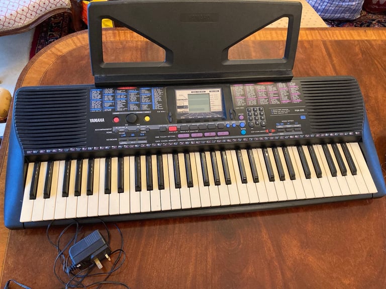 Yamaha PSR-220 Digital Keyboard - Fully Working with Power Adaptor - Good Condition