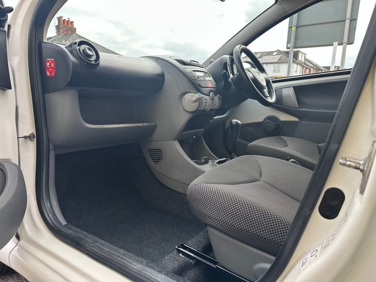 2011 Toyota AYGO 1.0 VVT-i Go Hatchback 5dr Petrol Manual Euro 5 (67 ps) Hatchback Petrol Manual