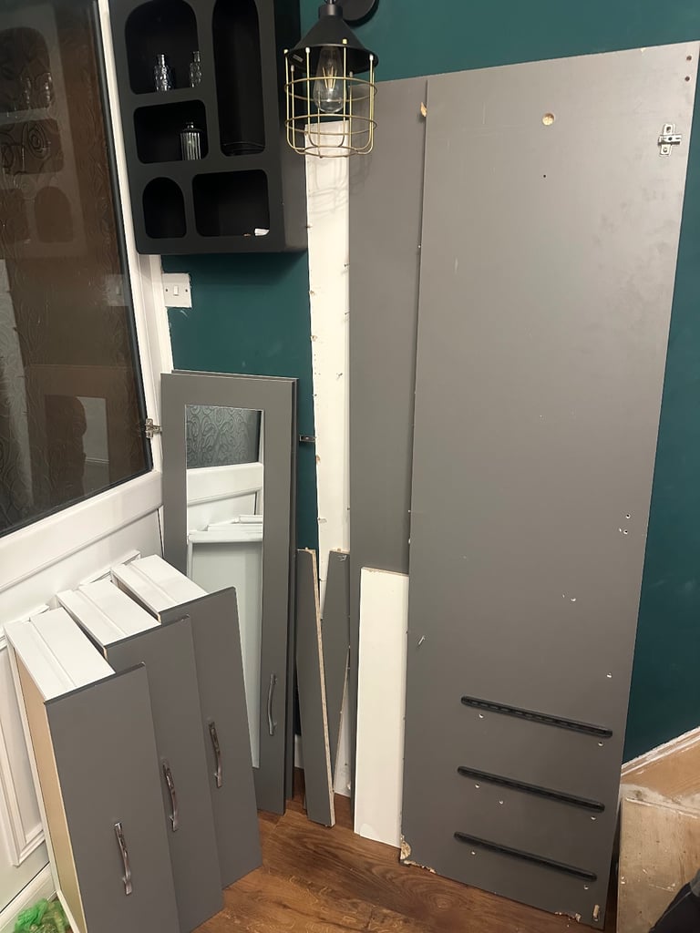 Free wardrobe 