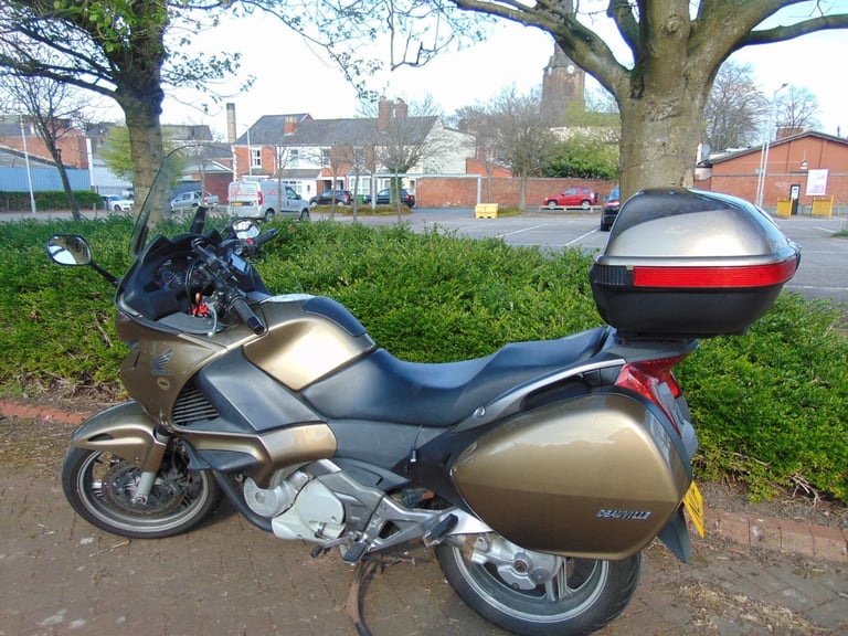 Honda NT700 VA DEAUVILLE, 2006 MODEL SHAFT DRIVE TOURER WITH PANNIERS AND BOX