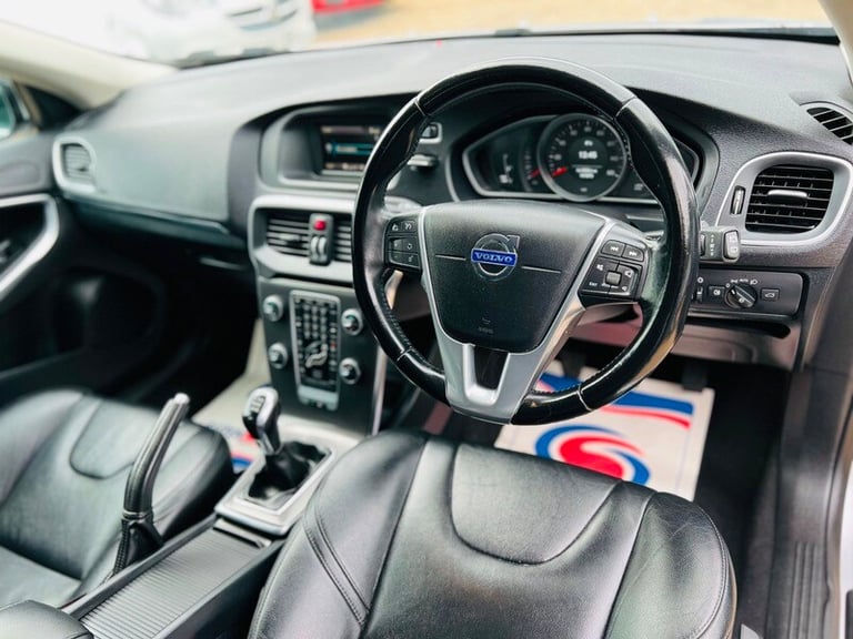 2014 Volvo V40 1.6 D2 SE Lux Hatchback 5dr Diesel Manual Euro 5 (s/s) (115 ps) HATCHBACK Diesel M...