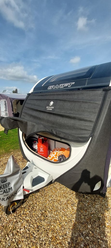Specialised towing cover Swift caravan