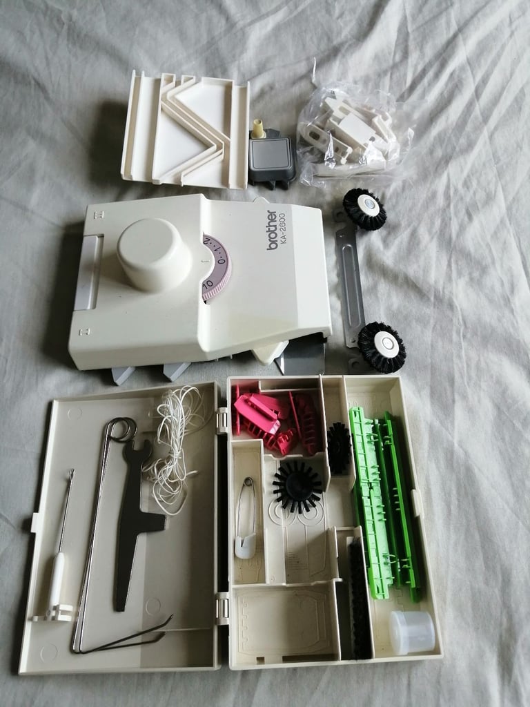Knitting machine and accessories