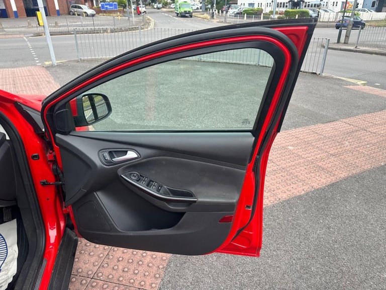 2015 Ford Focus 1.0T EcoBoost Titanium Euro 6 (s/s) 5dr HATCHBACK Petrol Manual