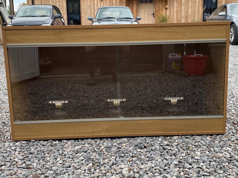 Vivarium 4ft x 2 ft x 2 ft. Reinforced and Clean 
