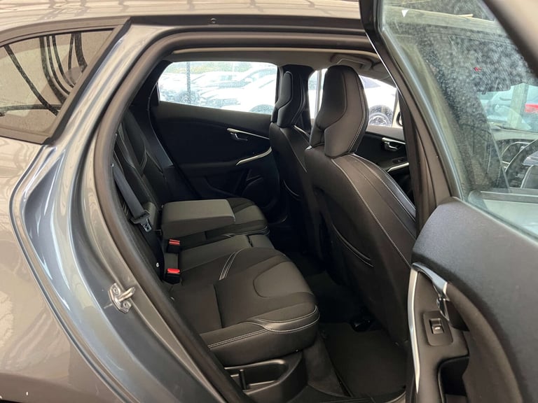 2018 Volvo V40 D3 [4 Cyl 150] Momentum Nav Plus 5dr Geartronic HATCHBACK DIESEL Automatic
