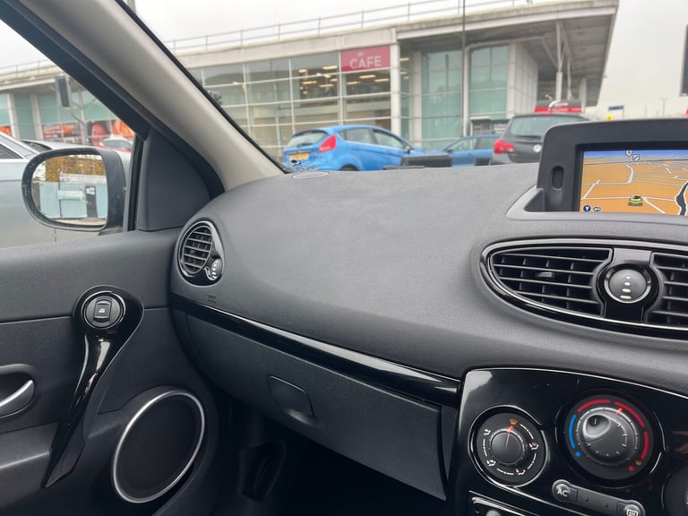 2012 Renault Clio 1.5 dCi 88 Dynamique TomTom 5dr HATCHBACK Diesel Manual