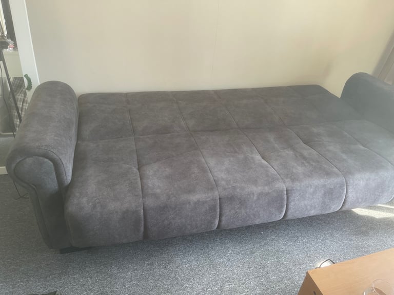 Gorgeous double sofa bed / sofabed with storage 