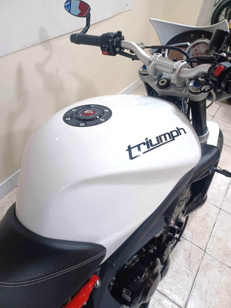 Triumph Street Triple 675-R 61-REG ONLY 411 DRY MILES WITH EXTRAS £5399.OTR
