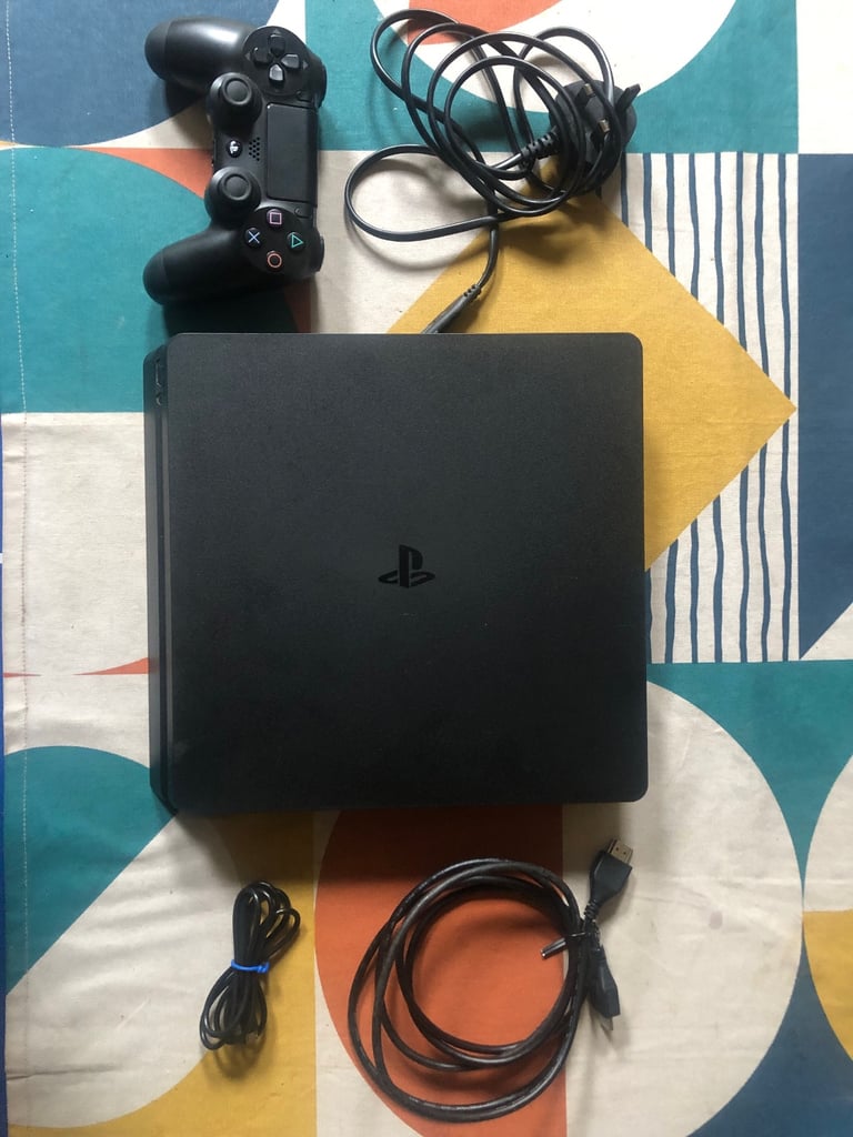 PS4 game console 500GB