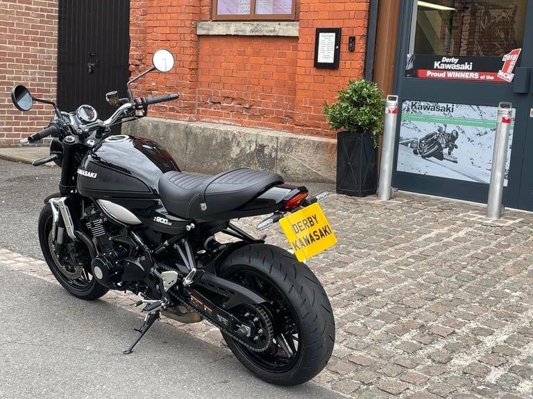 2022 Kawasaki Z900RS retro style motorbike - Custom painted