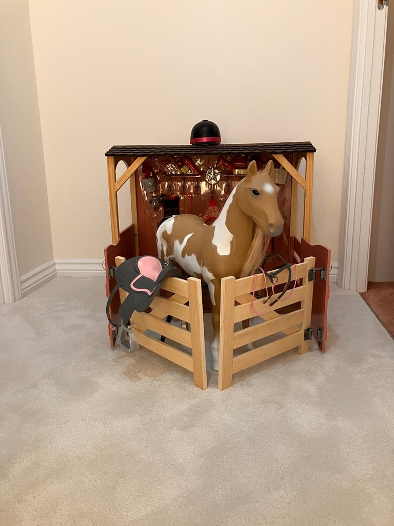 Horse Stable and Accessories Toy Playset